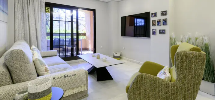 Sale of ground floor apartment in Estepona 1