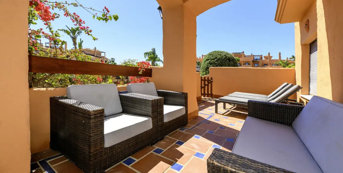 Sale of ground floor apartment in Estepona 9