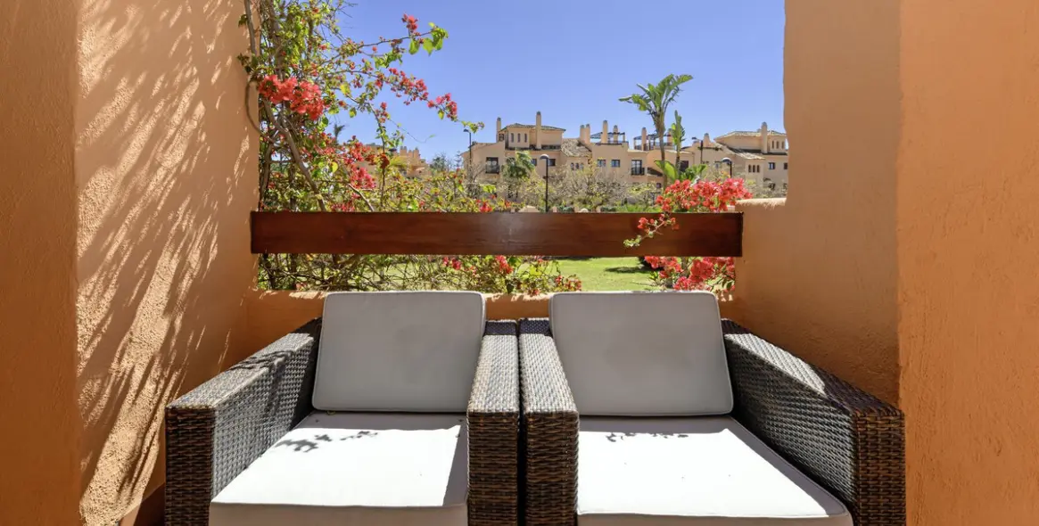 Sale of ground floor apartment in Estepona 11