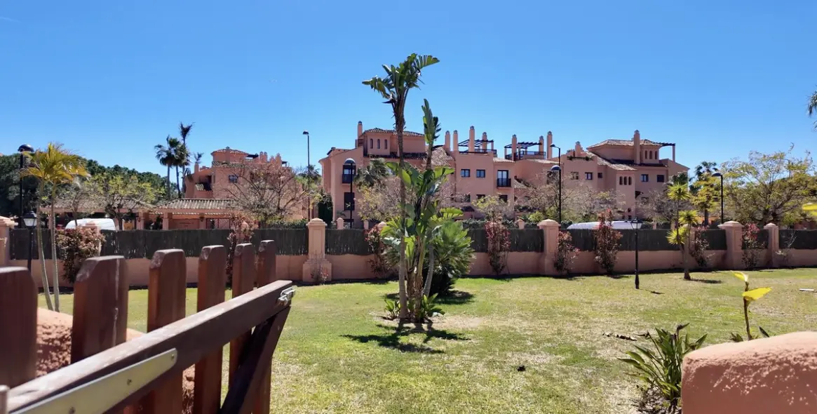 Sale of ground floor apartment in Estepona 12