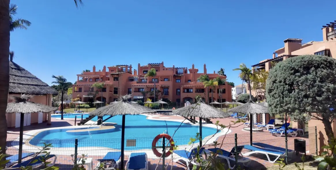 Sale of ground floor apartment in Estepona 13