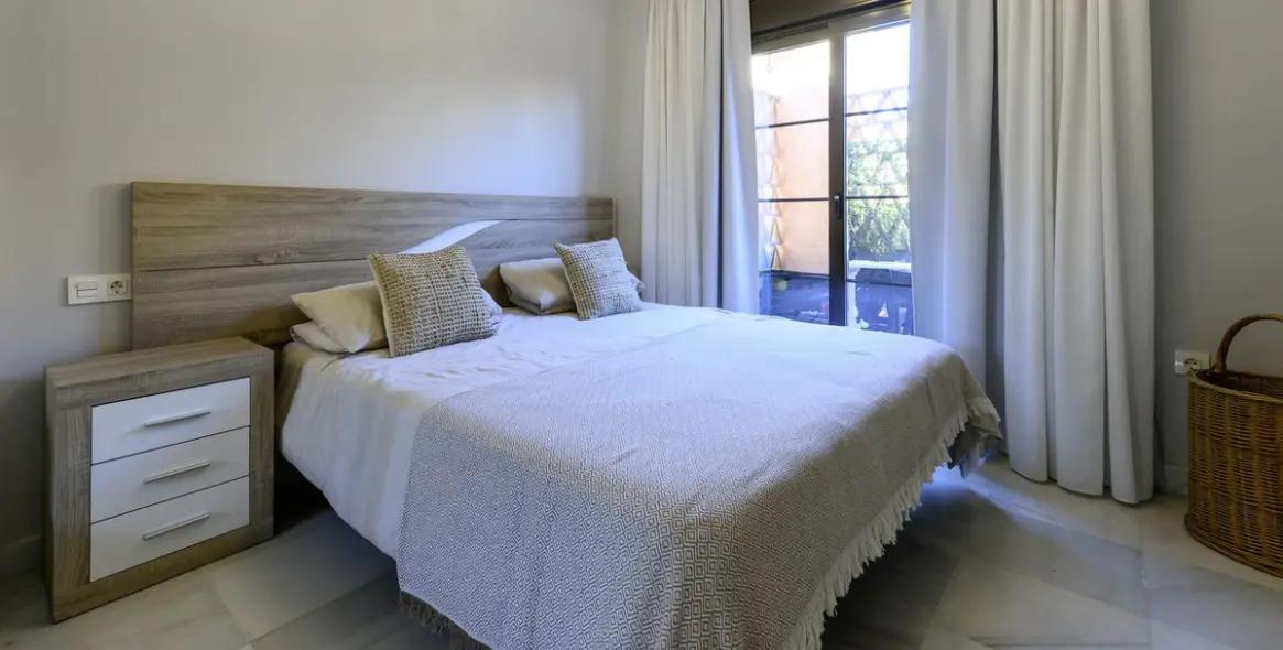 Sale of ground floor apartment in Estepona 17