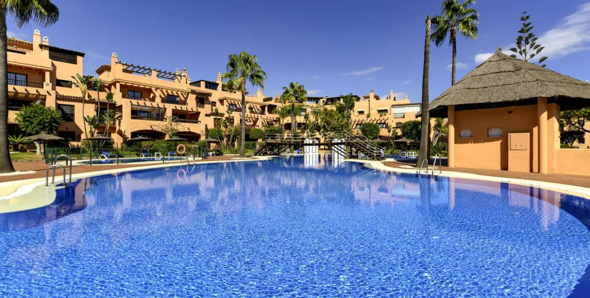 Sale of ground floor apartment in Estepona 20