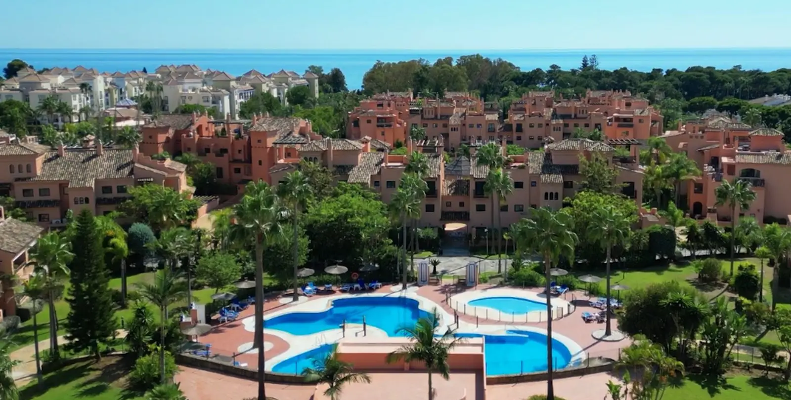 Sale of ground floor apartment in Estepona 1