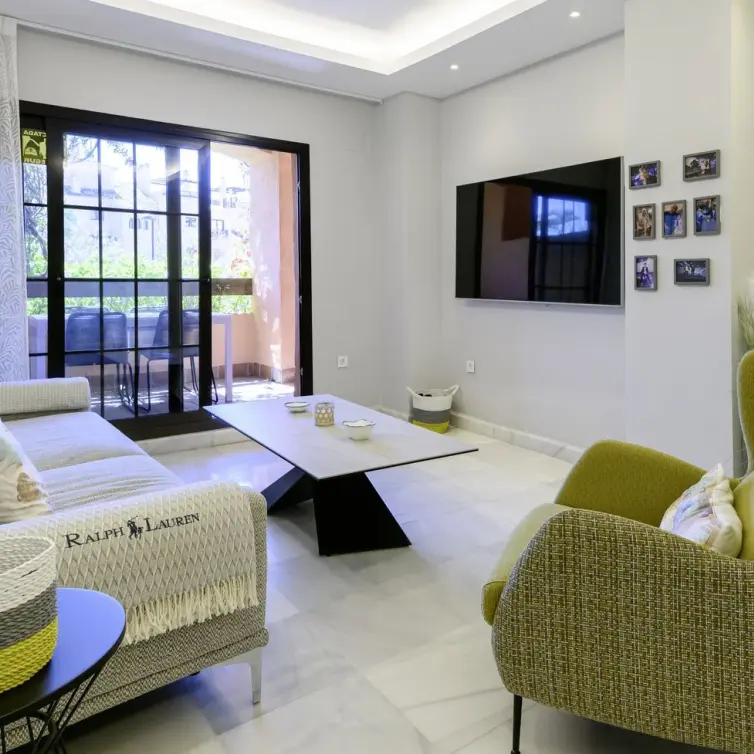 Продажа апартаментов на первом этаже в Estepona