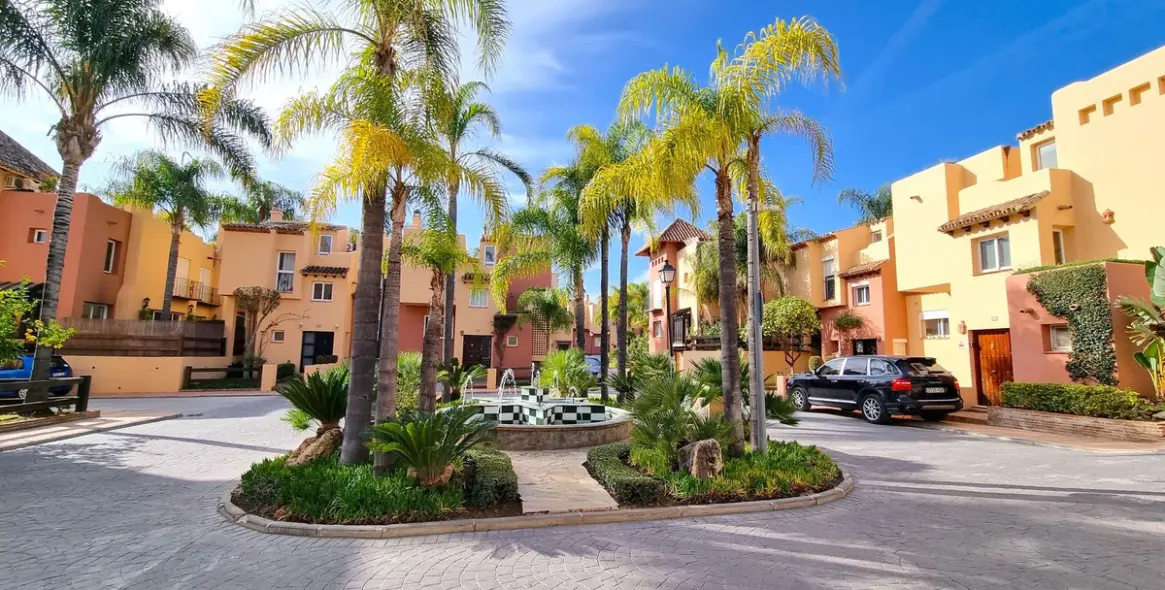 Продажа таунхауса в Nueva Andalucía 1