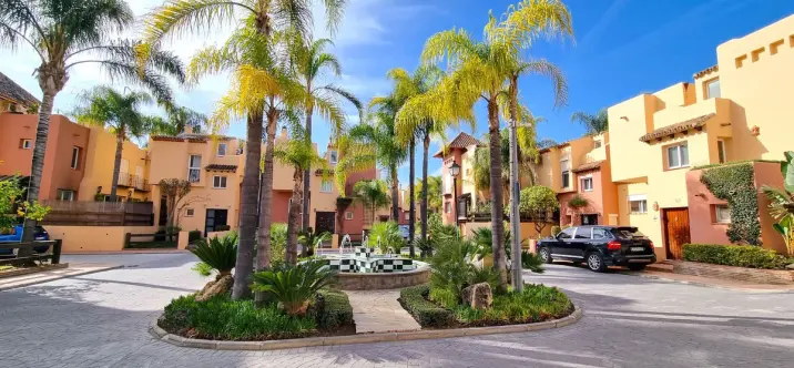 Продажа таунхауса в Nueva Andalucía 0