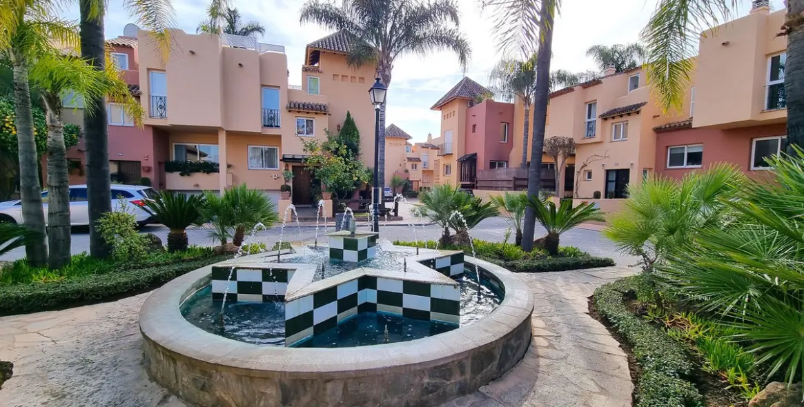 Продажа таунхауса в Nueva Andalucía 2