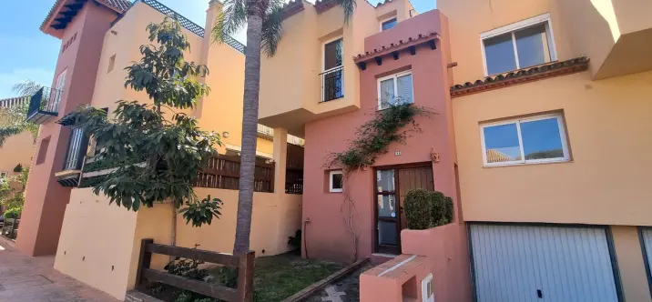 Продажа таунхауса в Nueva Andalucía 2