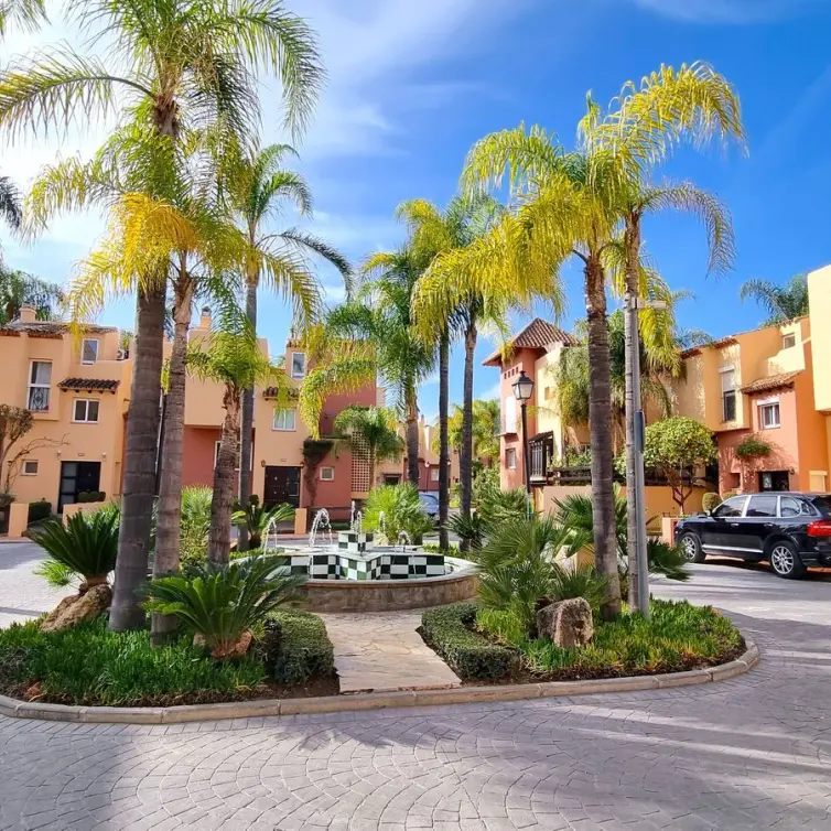 Sale of townhouse in Nueva Andalucía