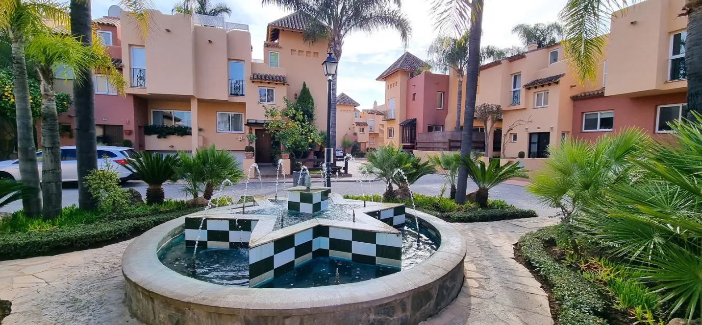 Sale of townhouse in Nueva Andalucía 1