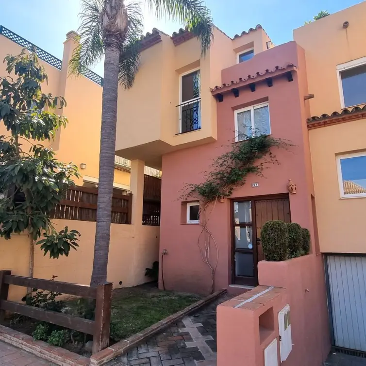 Sale of townhouse in Nueva Andalucía