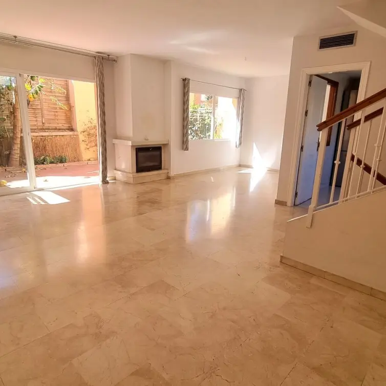 Sale of townhouse in Nueva Andalucía