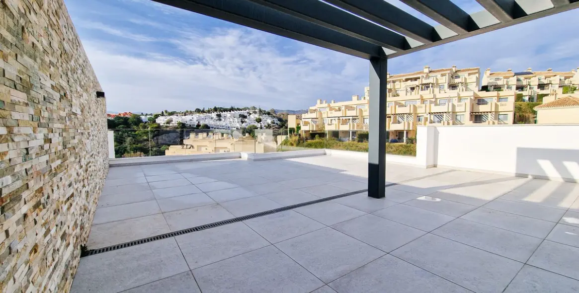 Продажа двухуровневых апартаментов в Artola 6