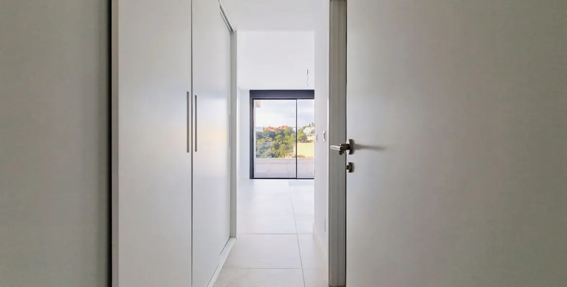 Продажа двухуровневых апартаментов в Artola 15