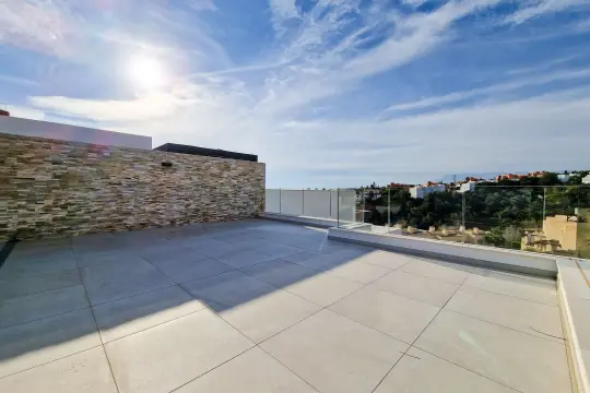 Image 4 thumb
