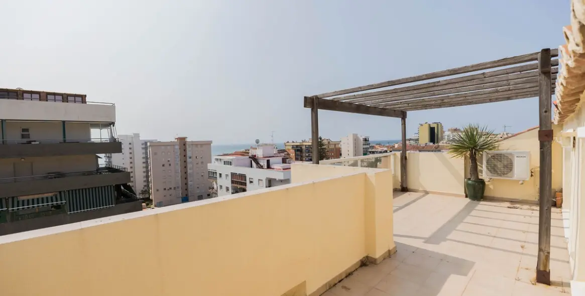 Продажа двухуровневого пентхауса в Fuengirola 1