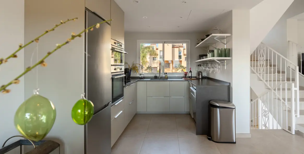 Sale of townhouse in Nueva Andalucía 13