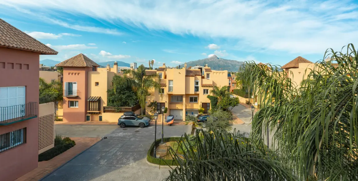 Sale of townhouse in Nueva Andalucía 20