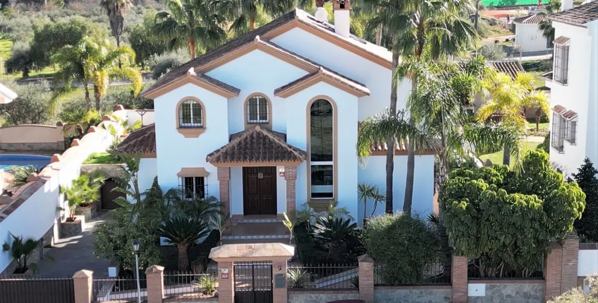 Sale of detached villa in Alhaurín el Grande 16