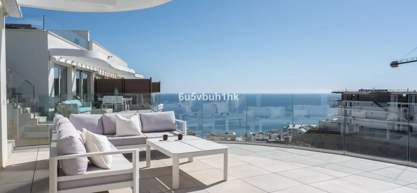 Продажа двухуровневого пентхауса в Fuengirola 0