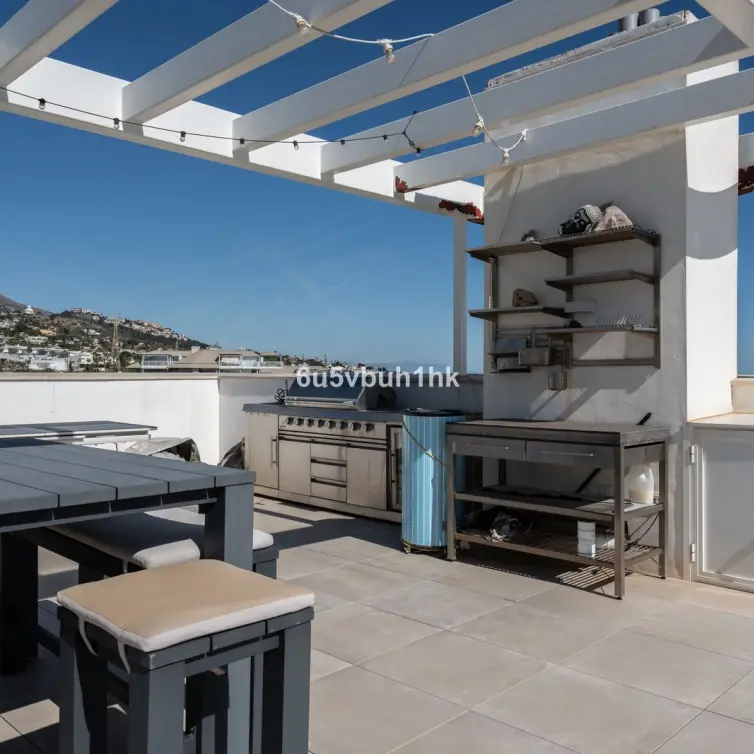 Продажа двухуровневого пентхауса в Fuengirola