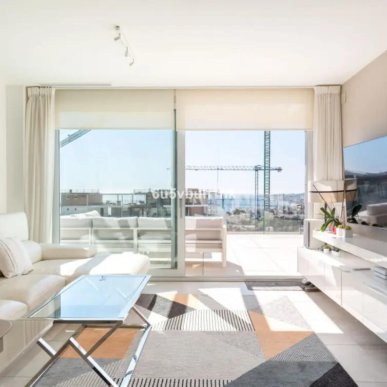 Продажа двухуровневого пентхауса в Fuengirola