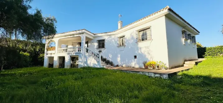 Sale of detached villa in Atalaya 0