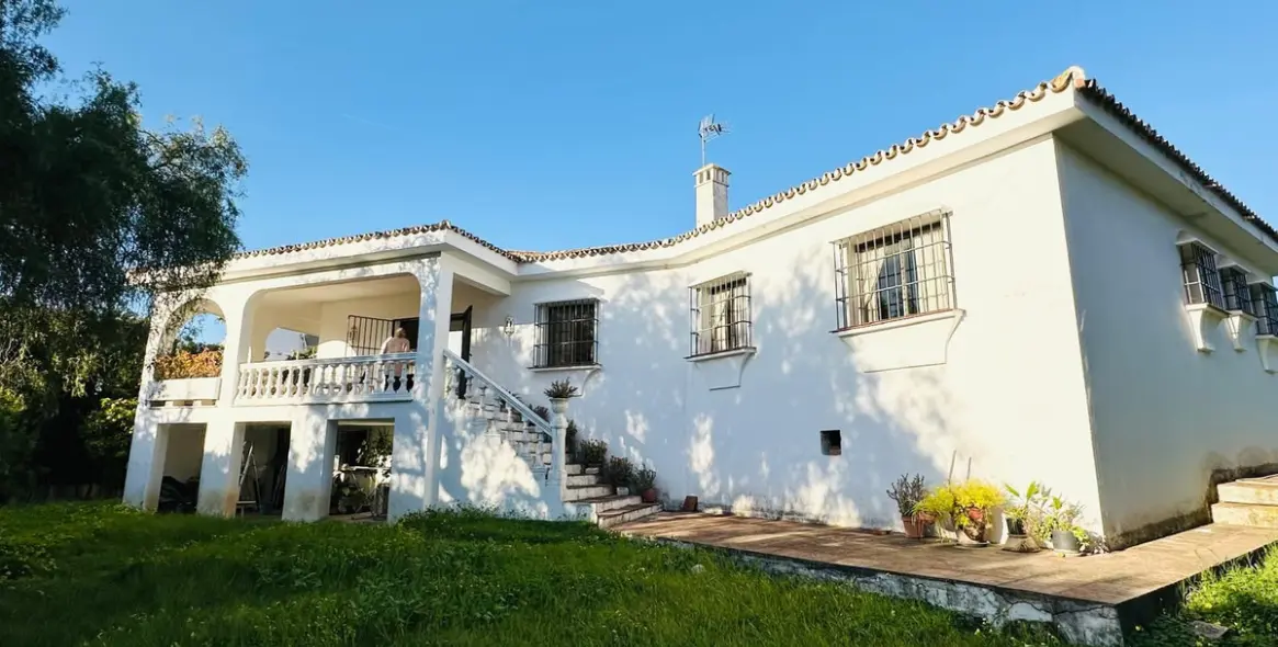 Sale of detached villa in Atalaya 2