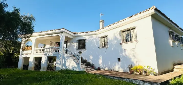 Sale of detached villa in Atalaya 1