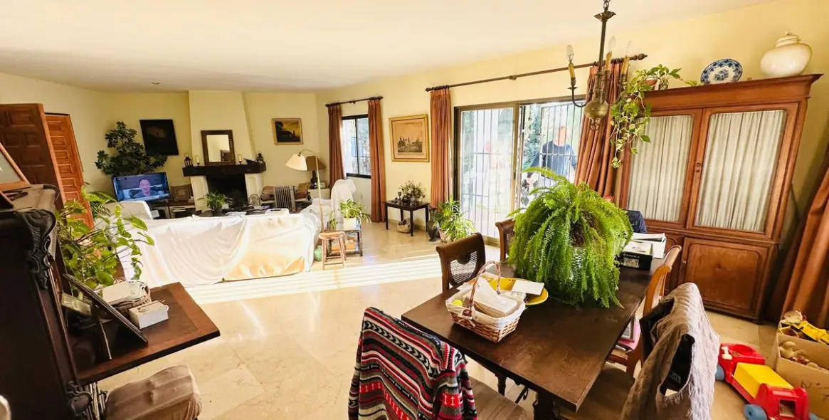 Sale of detached villa in Atalaya 5