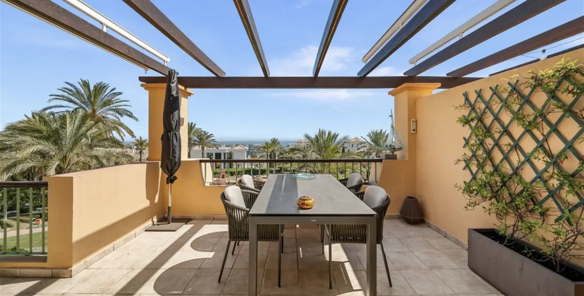 Venta de ático dúplex en Los Flamingos 13