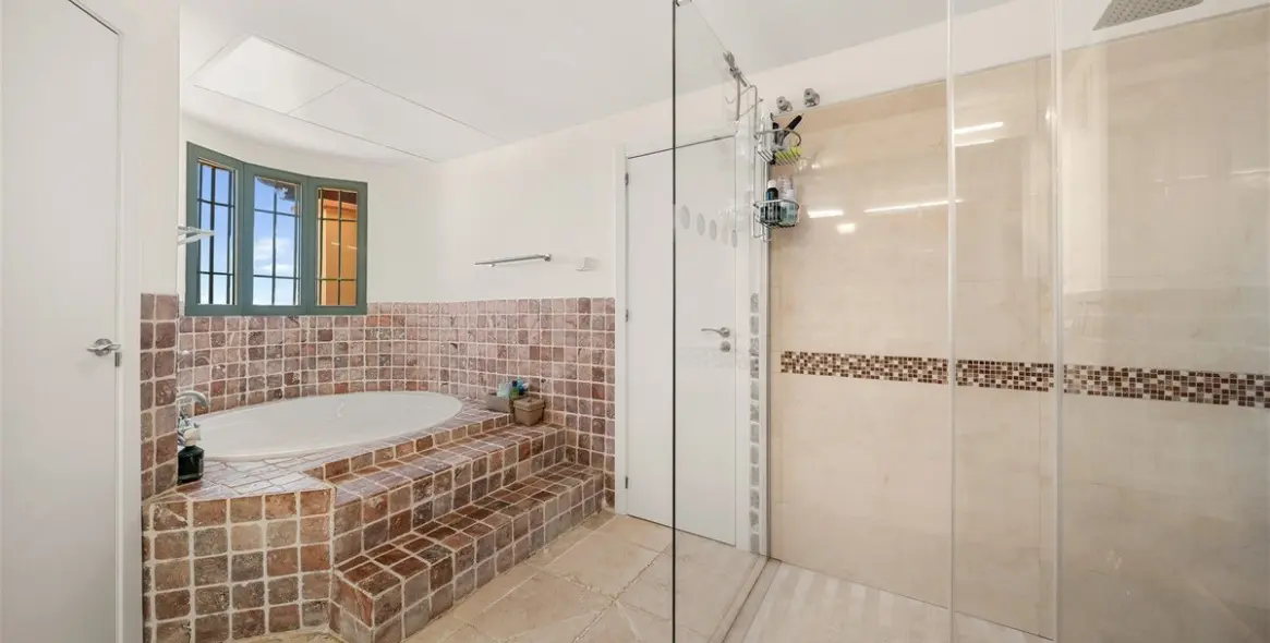 Venta de ático dúplex en Los Flamingos 24