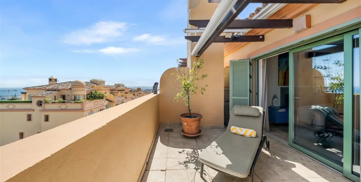 Venta de ático dúplex en Los Flamingos 28