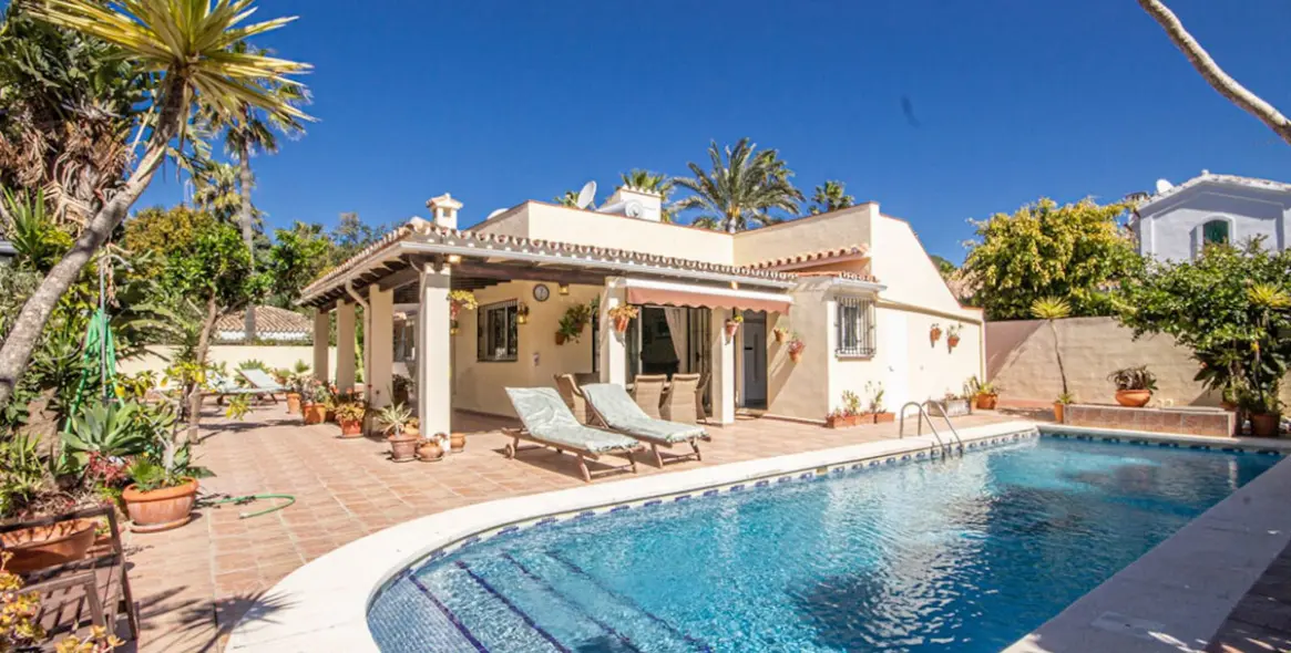 Sale of detached villa in Marbesa 1