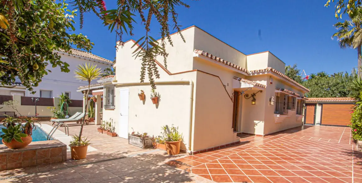 Sale of detached villa in Marbesa 2