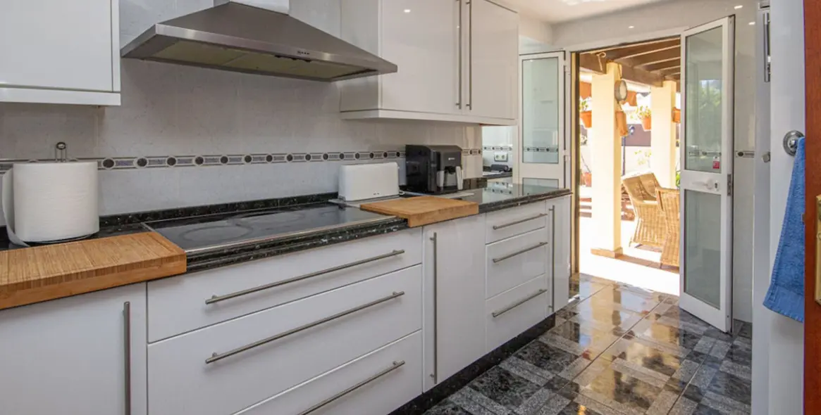 Sale of detached villa in Marbesa 10