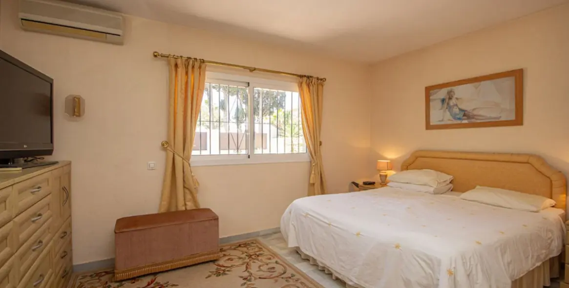 Sale of detached villa in Marbesa 15