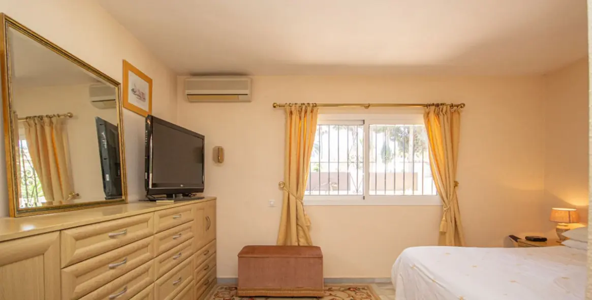 Sale of detached villa in Marbesa 16