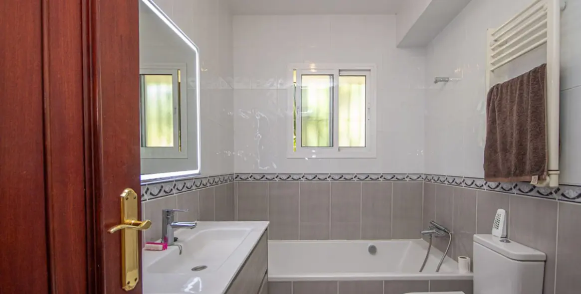 Sale of detached villa in Marbesa 17