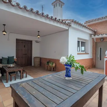 Venta de villa independiente en El Candado