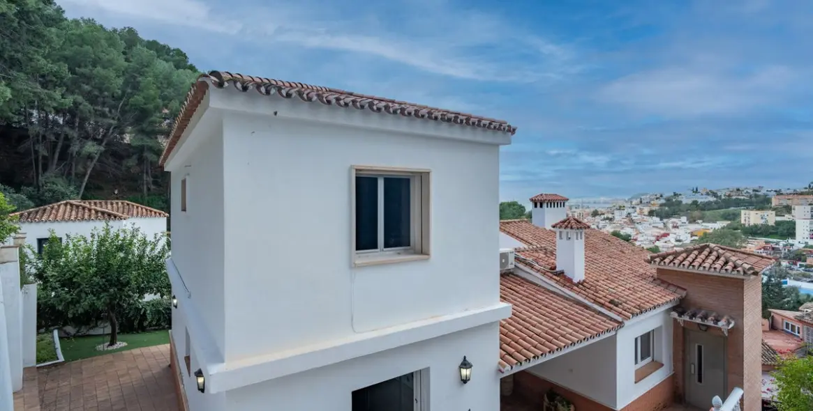 Sale of detached villa in El Candado 3