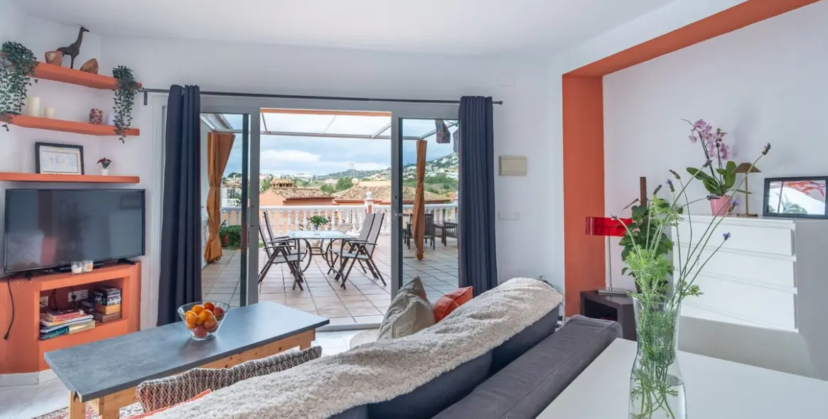 Sale of detached villa in El Candado 8