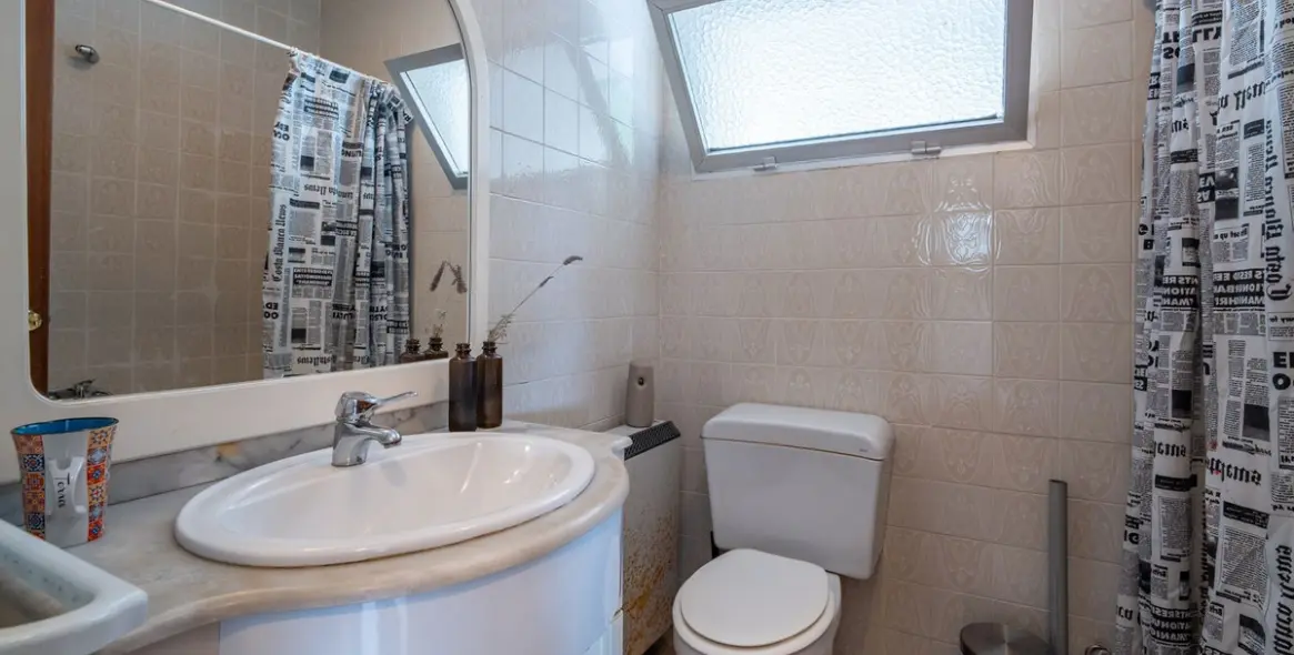 Sale of detached villa in El Candado 15