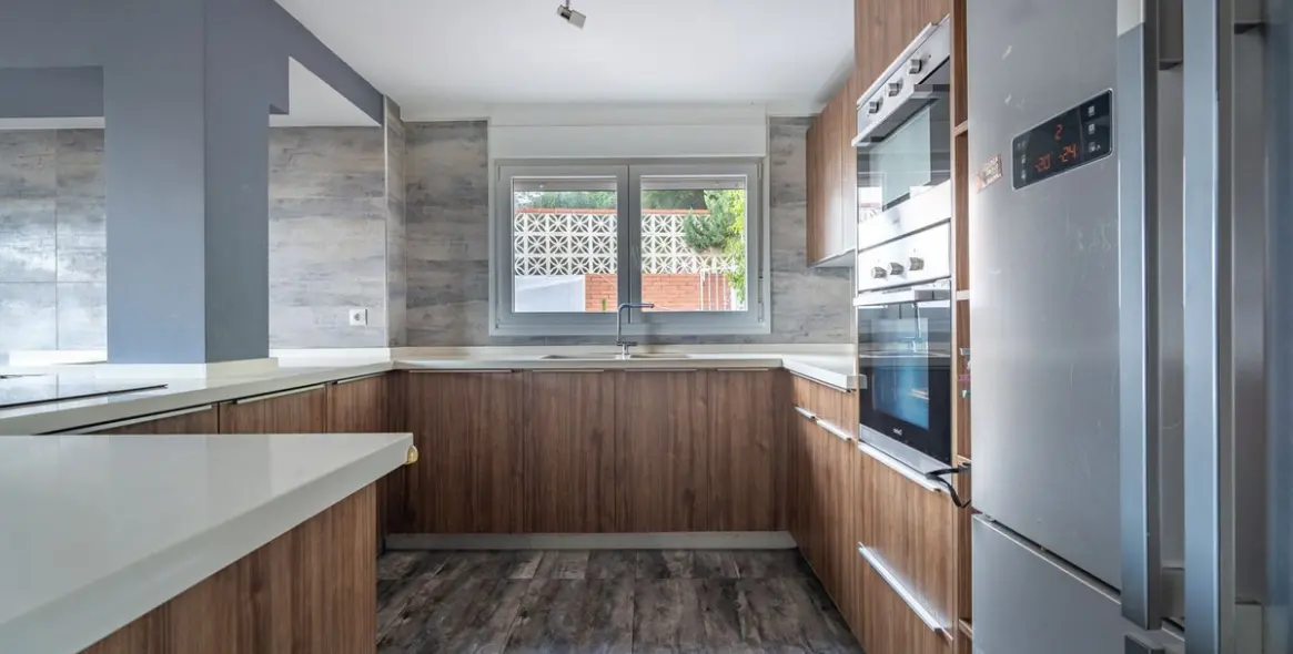 Sale of detached villa in El Candado 18