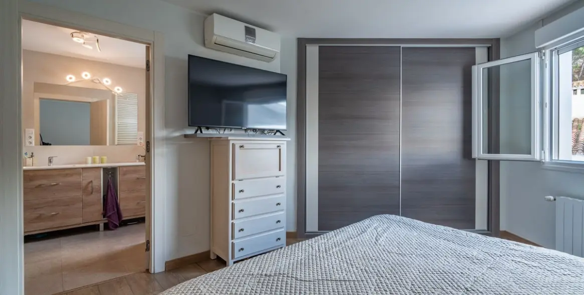 Sale of detached villa in El Candado 19