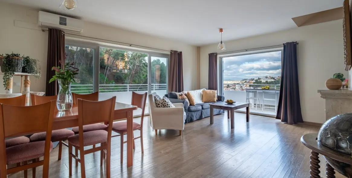 Sale of detached villa in El Candado 23