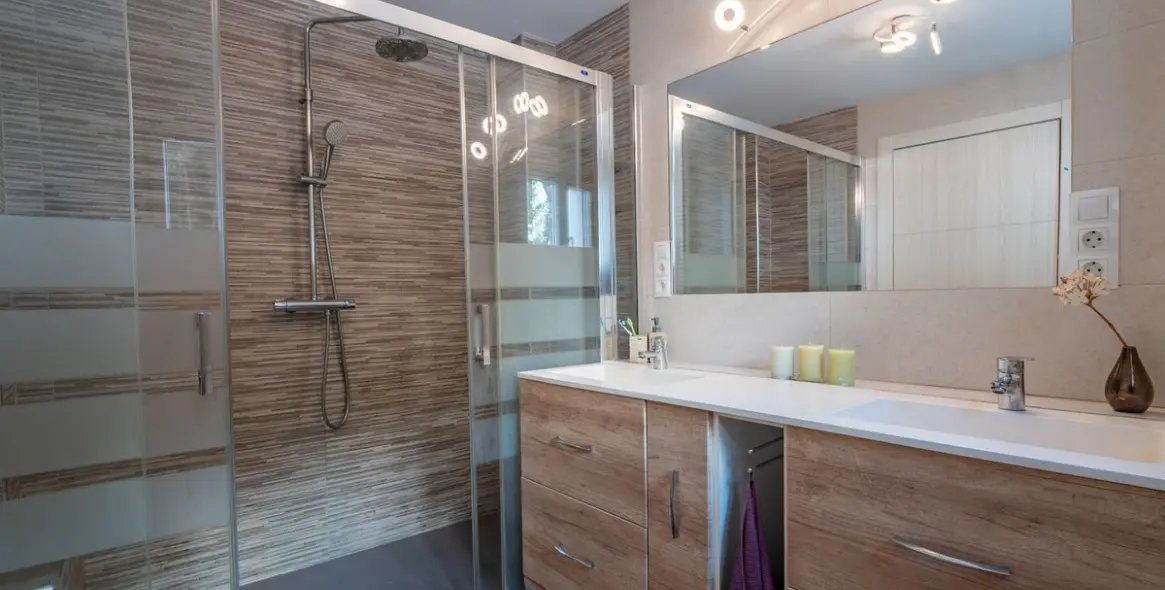 Sale of detached villa in El Candado 26