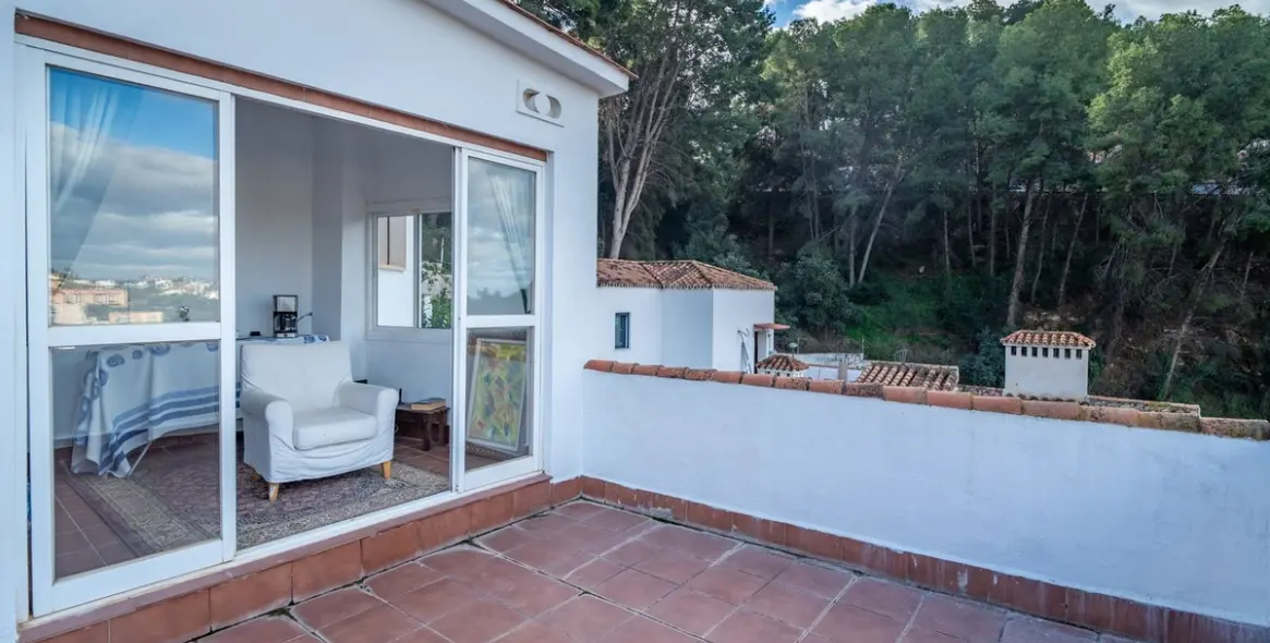 Sale of detached villa in El Candado 28