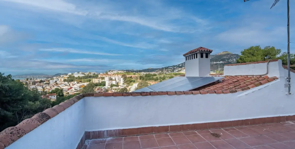 Sale of detached villa in El Candado 31